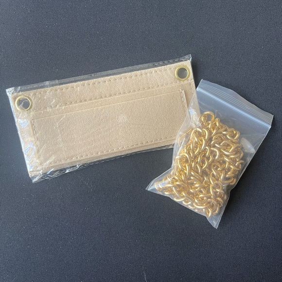 Wallet insert and solid unbranded gold chain💖 NWOT - Picture 1 of 2